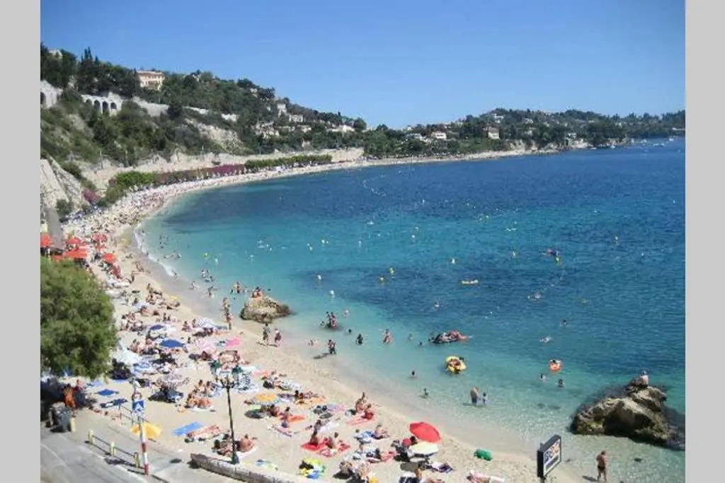 La Petite Cachette - Pool and 150m to the beach
