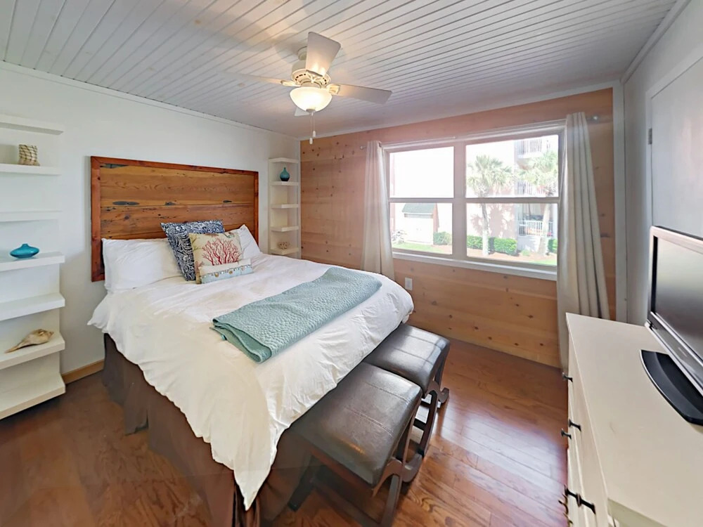 554 E Beach Blvd Townhouse Unit 6 2 Bedrooms 2 Bathrooms Townhouse