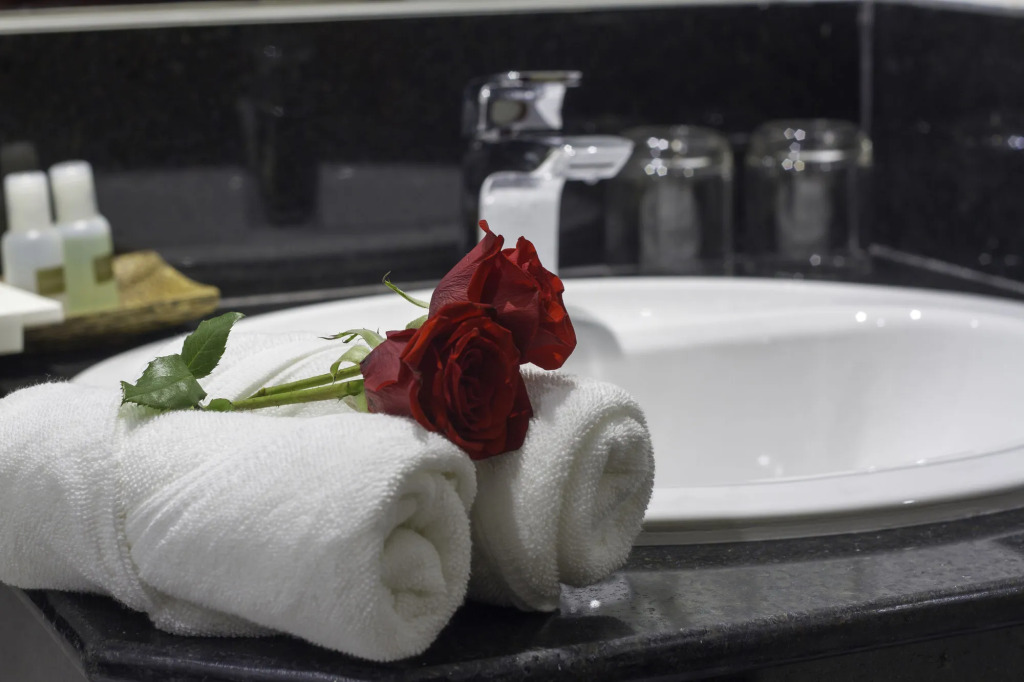 Rose Emerald Hotel