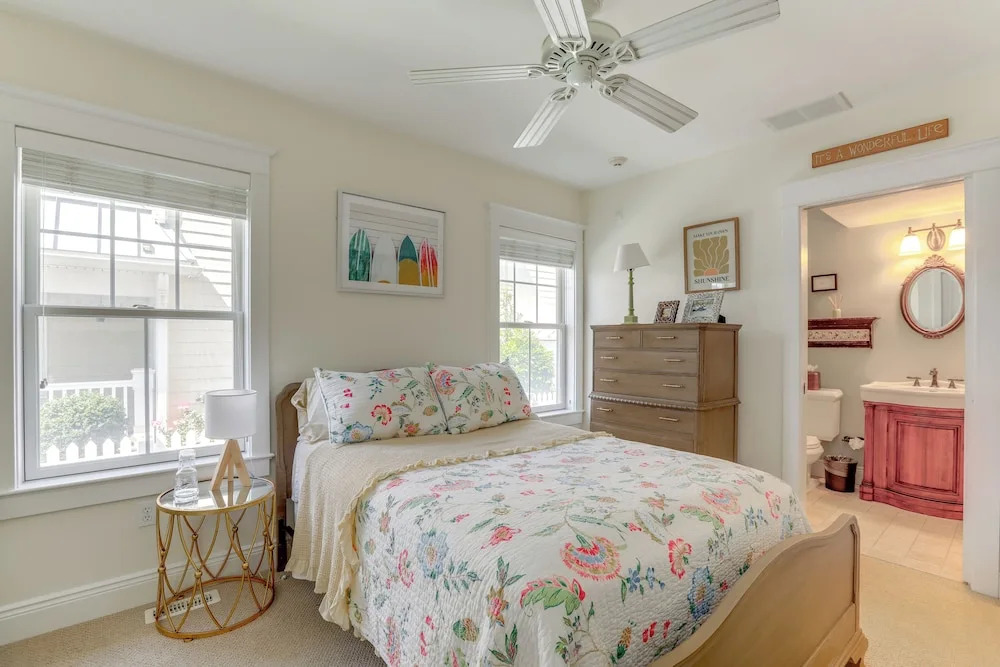 Spacious Avalon Beach House - 2 Blocks to Water!