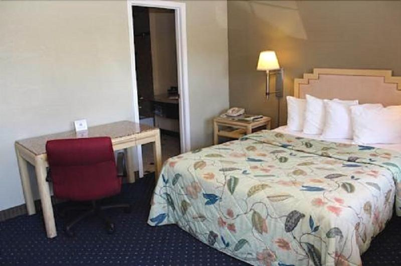 Western Village Inn-NEWLY RENOVATED