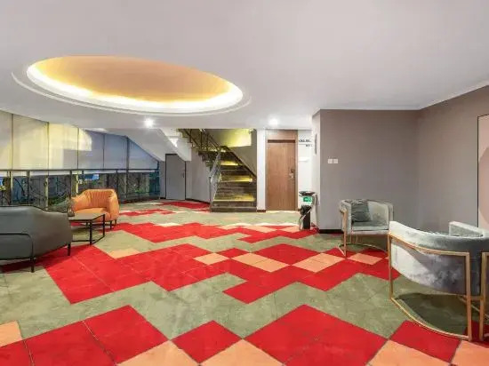 Borrman Hotel (Chongqing Hechuan High-Speed Railway Station Wenfeng Ancient Street)