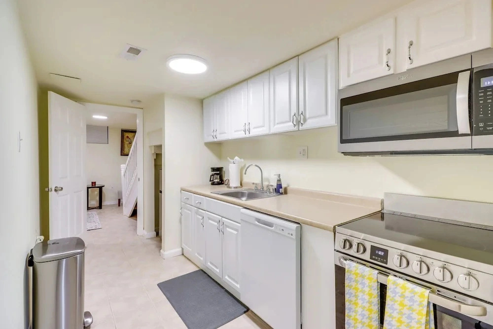2 Mi to Dtwn DC: Wfh-friendly Apt