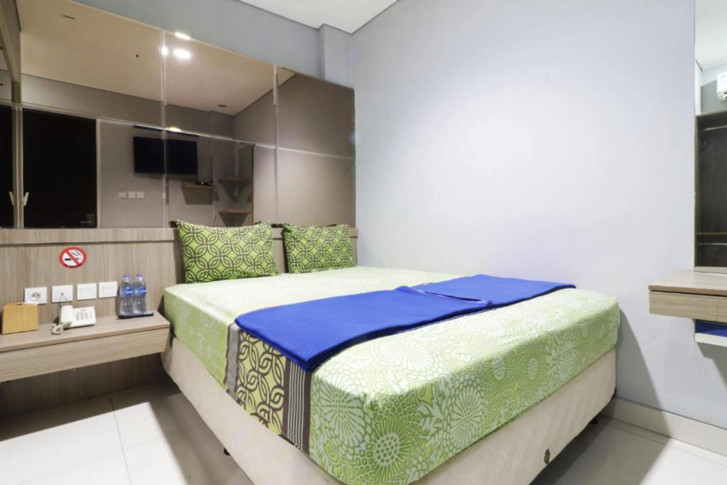 RedDoorz Plus near Grand Indonesia Jakarta