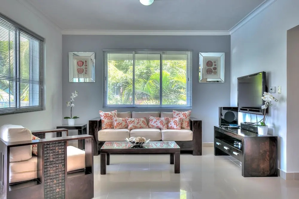 Unique Apartment With Pool View and few Steps Away From The Beach