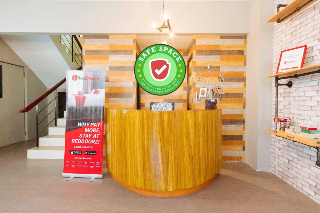 RedDoorz Plus near Osmena Highway 2 - Quarantine Hotel