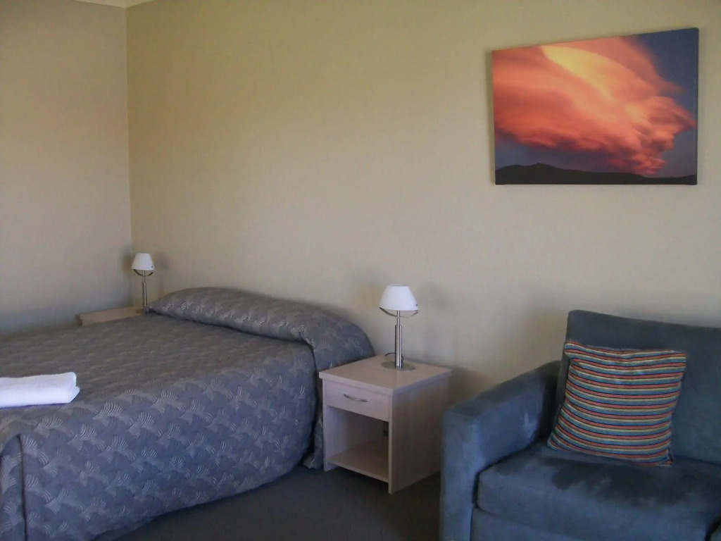 Sierra Motel and Apartments