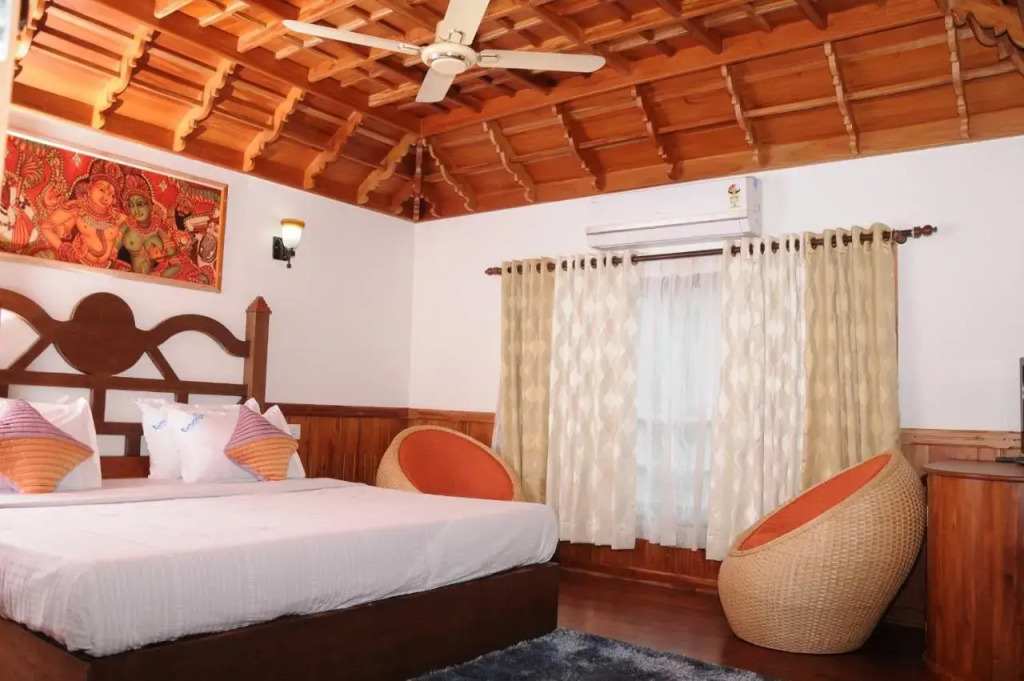 Niche Stays Luxury Houseboats
