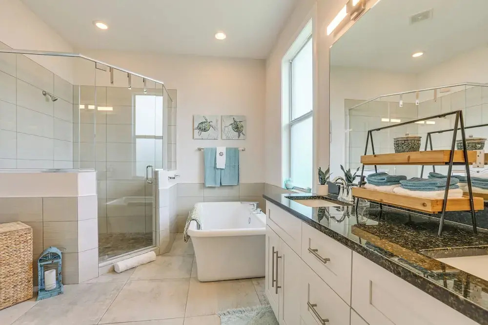 1/2 Mi to Beach: Poolside Oasis on Marco Island!