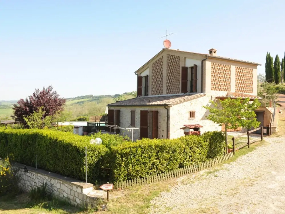 Refreshing Holiday Home in Casole D'elsa With Swimming Pool