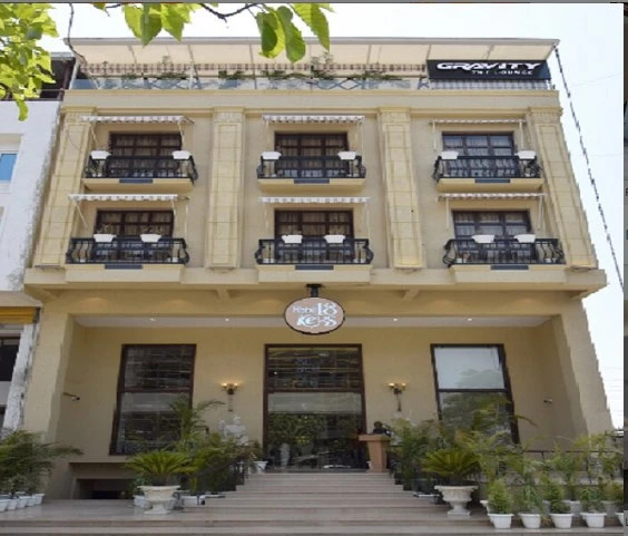 Hotel 18 Keys