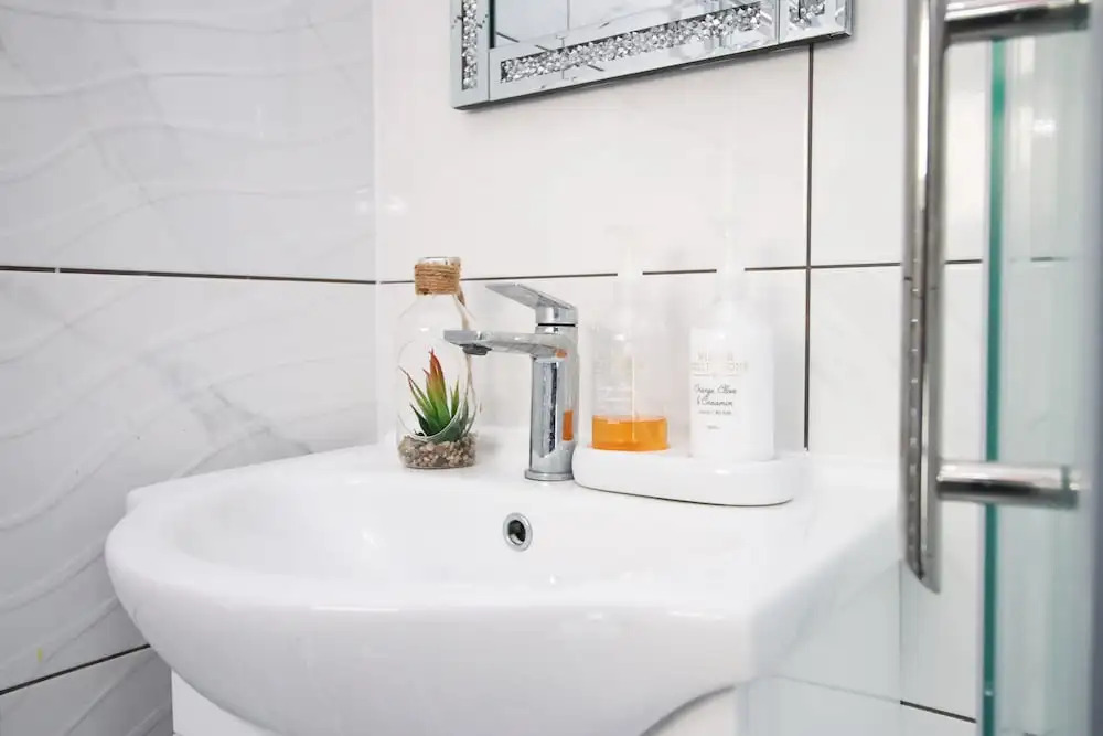 Modern Guesthouse, Fast Wi-Fi, Street Free Parking, Central, Fully Equipped