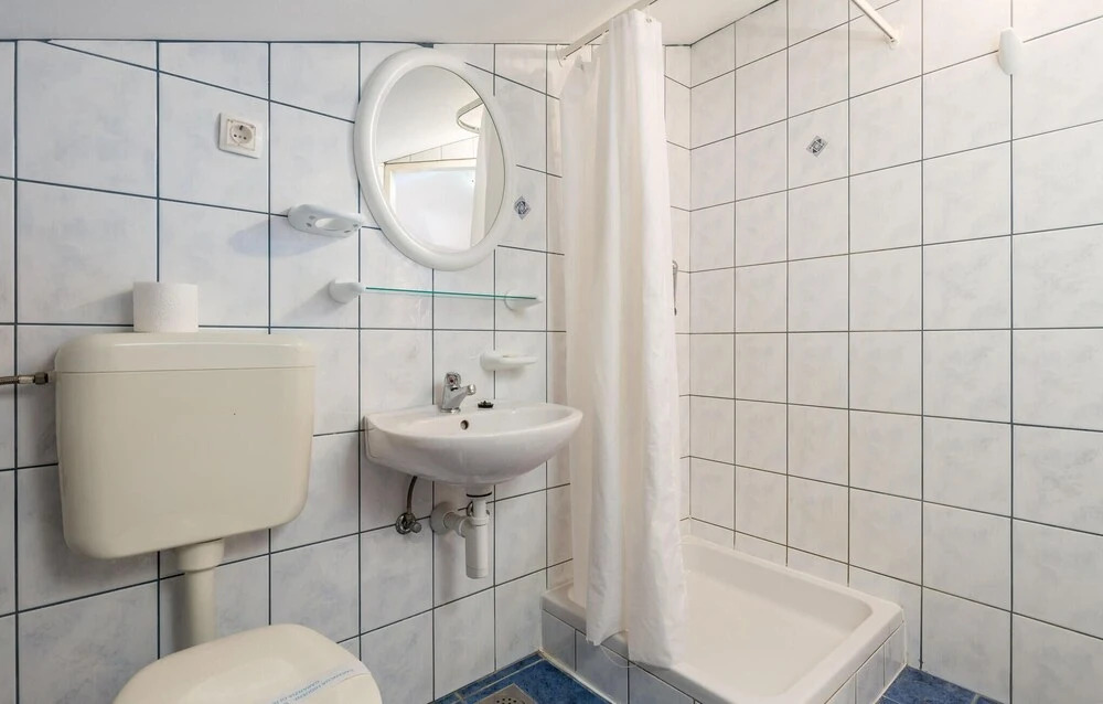 Beautiful Apartment in Lopar With 3 Bedrooms and Wifi