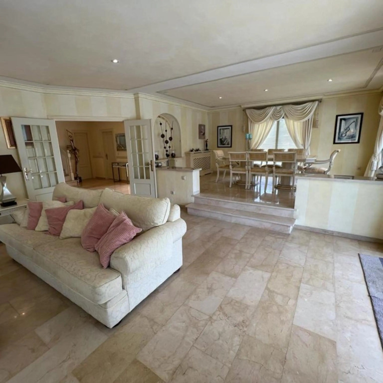 Beautiful villa 30 meters from the beach fantastic sea views
