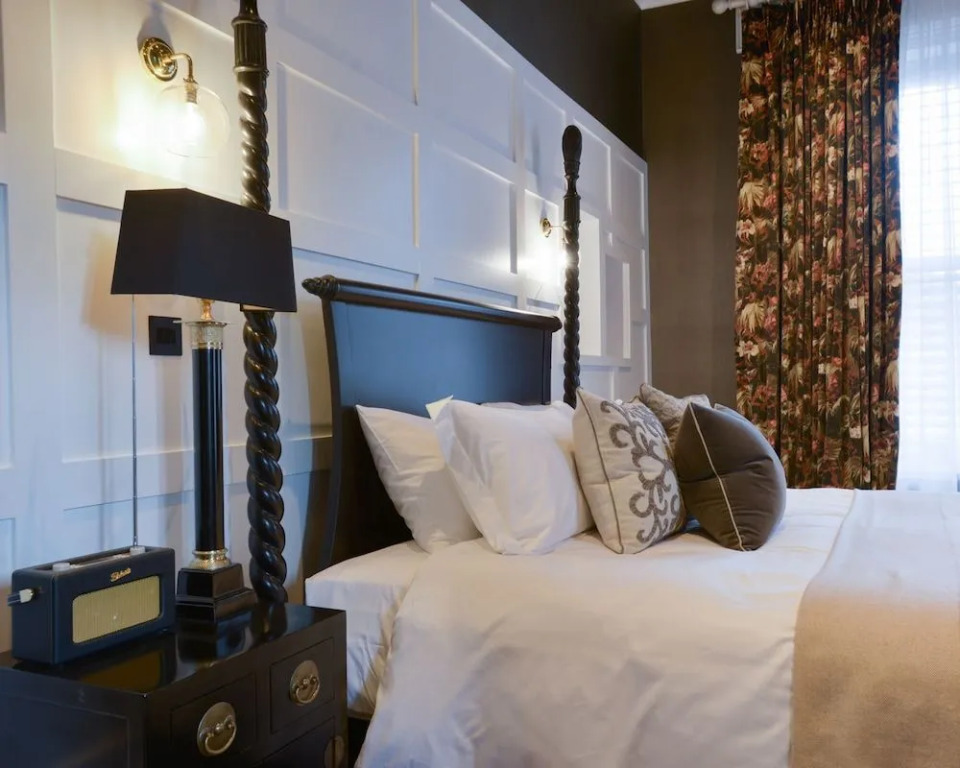 Manor House Lindley