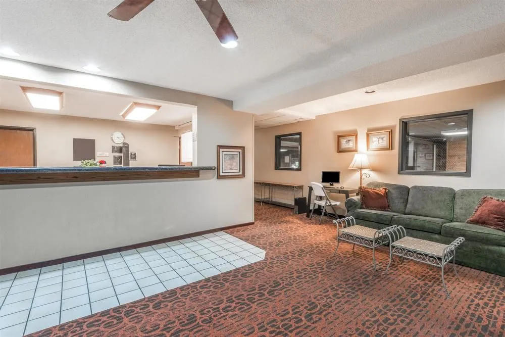 Super 8 By Wyndham Salina I-70