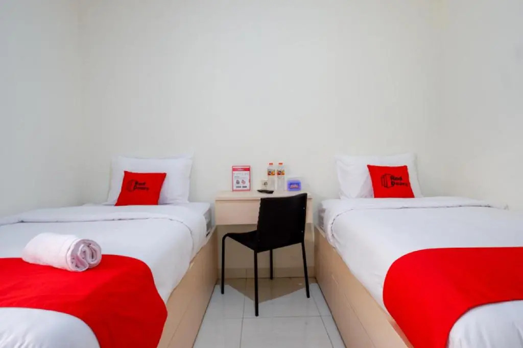 RedDoorz near Alun Alun Kudus 2