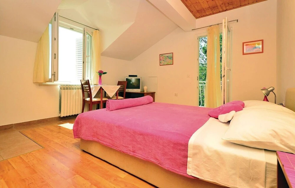 Lovely Home In Mocici