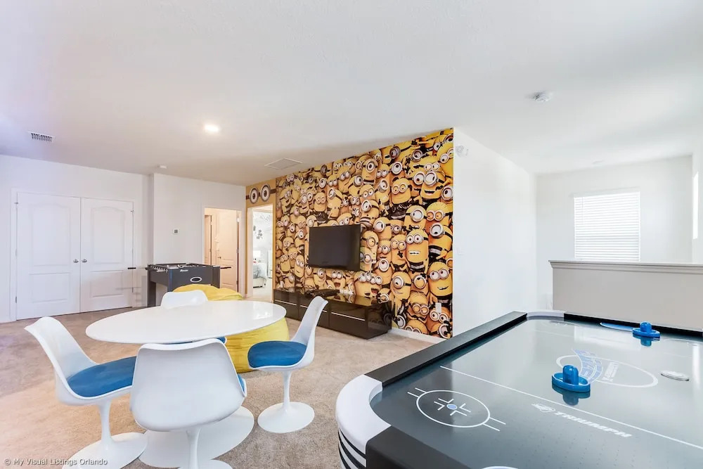 5280oak Luxury Ne 6 Bedroom 4.bath Home