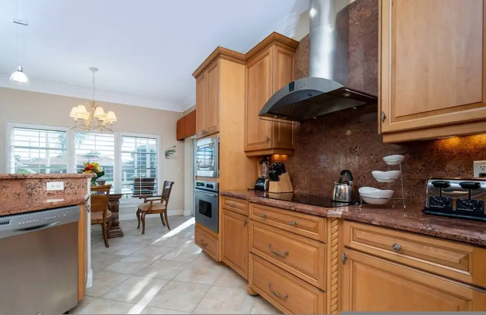 Villa Hibiscus-Waterfront-Free Heated Pool-Dock-Bikes-Other Amenities