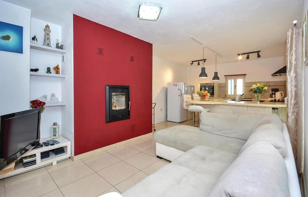 Beautiful Home in Podstrana With Wifi and 3 Bedrooms