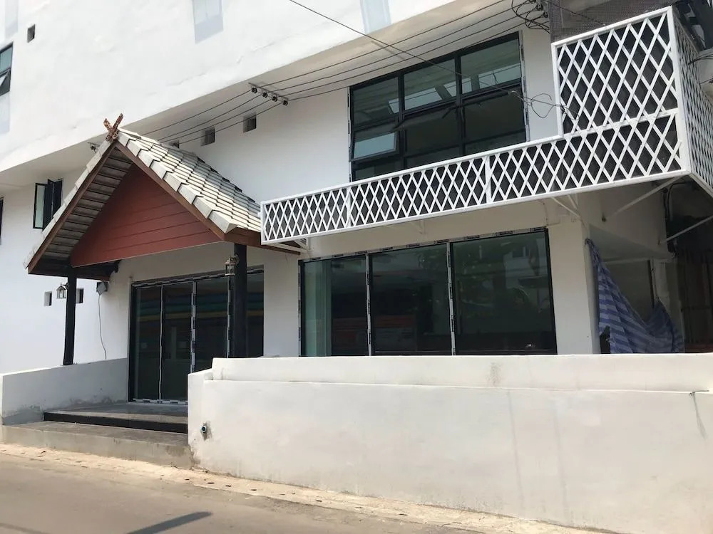 OYO 544 Sleep Sloth Hostel