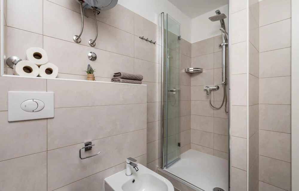 Beautiful Home in Pag With Wifi and 4 Bedrooms