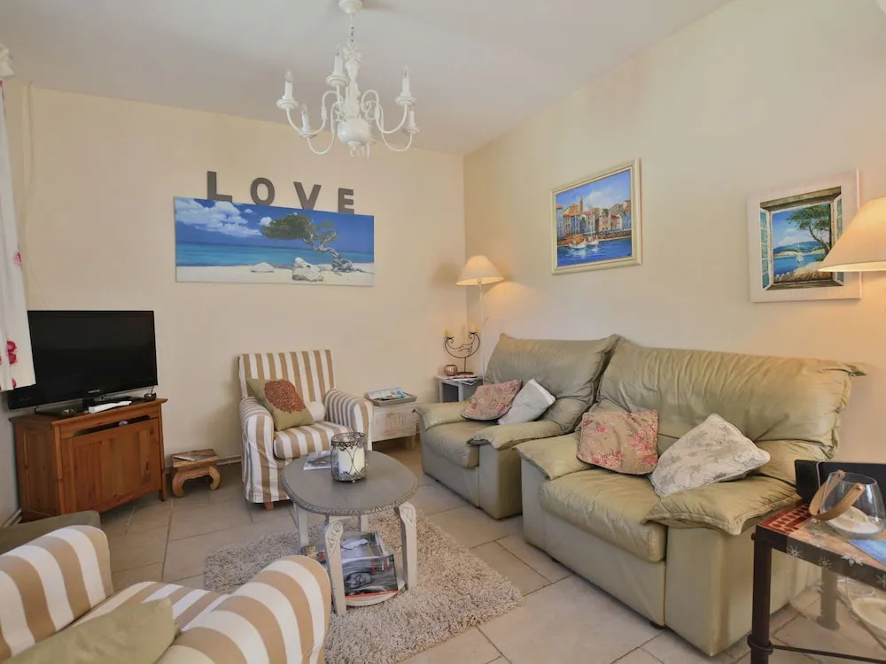 Villa in Garéoult with Private Pool