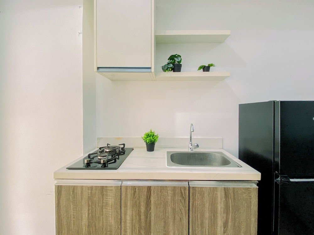 Compact White 2Br Near Rawa Buaya Station At Vittoria Residence