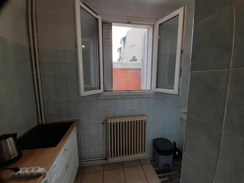Appartement AAD1 Clamart 200 m du Tramway T6 st pavé blc avec cuisine séparée