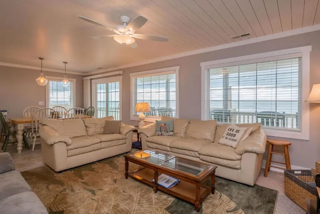Dip Inn by Oak Island Accommodations