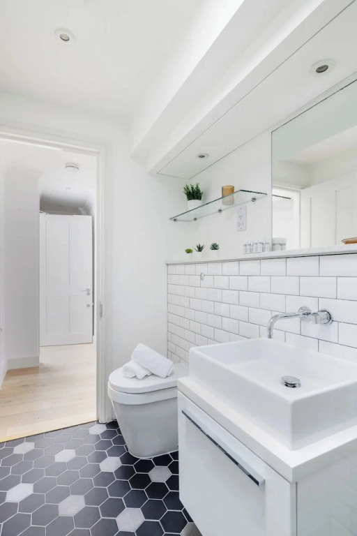 Stylish Soho 1BR Central