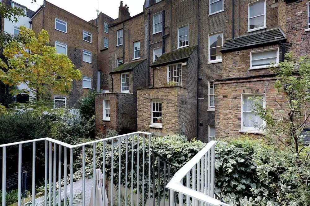Gorgeous 1br Home in Victoria W/Patio, 4 Guests