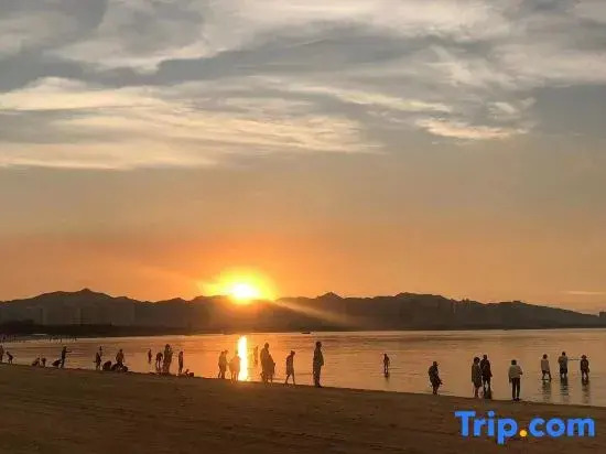 Tuyuan Seaview LOFT Holiday Apartment (Weihai Ferry Terminal Huafa Xintiandi Branch)