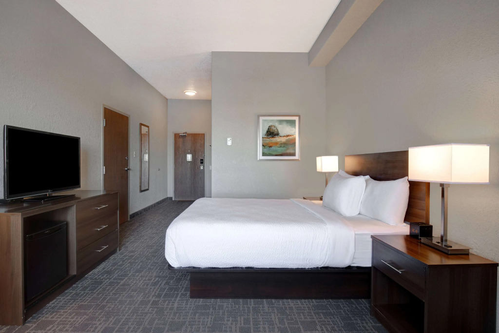 Days Inn & Suites by Wyndham Yorkton