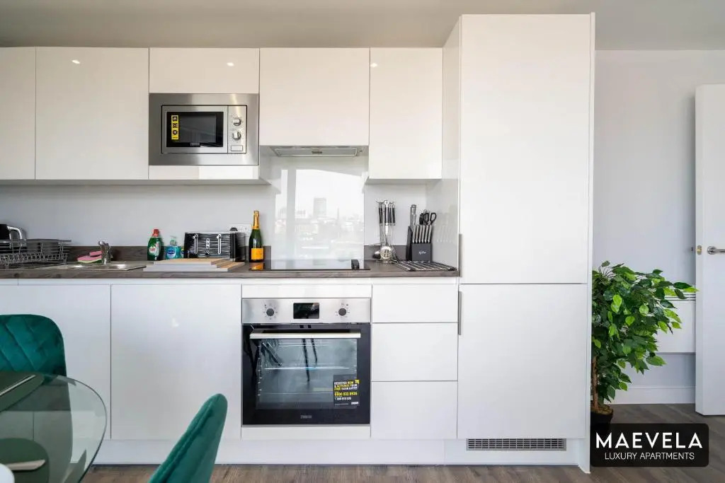 MAEVELA Apartments - Luxury Top Floor Penthouse - With Parking - 2 Bedroom New Build Apartment ✪ City Centre, Digbeth ✓ With Huge Patio Sliding Doors - CITY VIEW - ROOFTOP TERRACE - PS4 & Smart TV's
