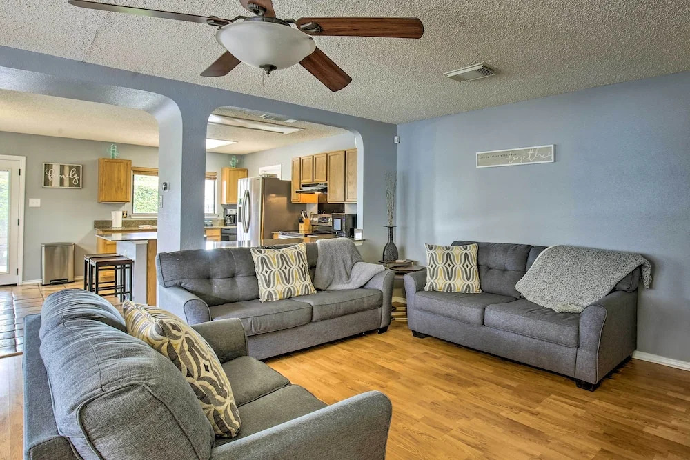 San Antonio Getaway ~ 18 Mi to Dtwn + Pool!