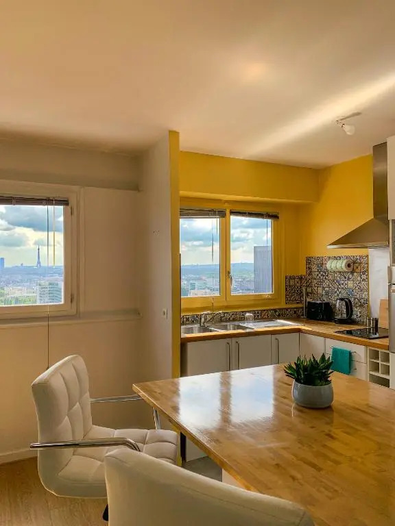 Vue panoramique sur Paris : Sublime appartement au centre de Courbevoie