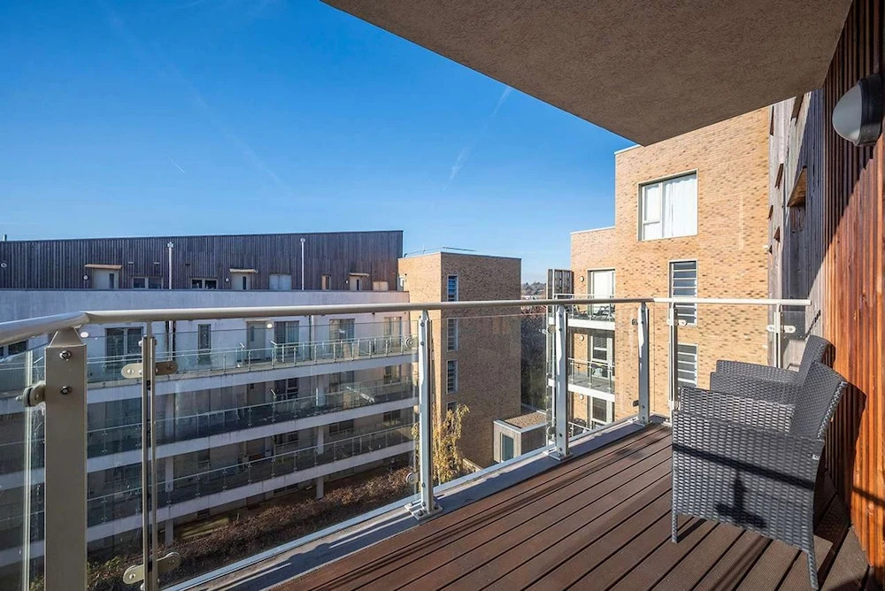 Stunning 2BR Flat With Balcony