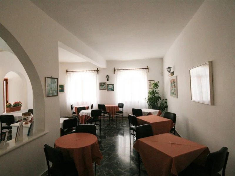 Meros, Santikos Collection