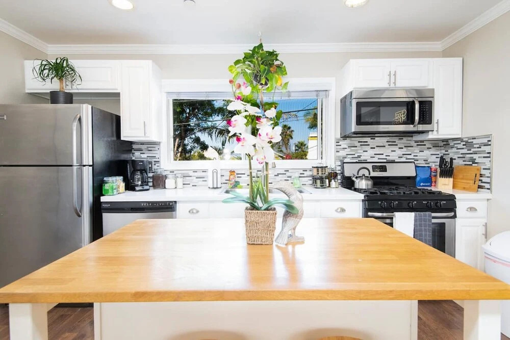 Cleveland 16 by Avantstay Modern, Breezy Comfort in San Diego!