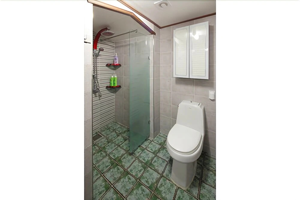 Yeosu Tirol Pension