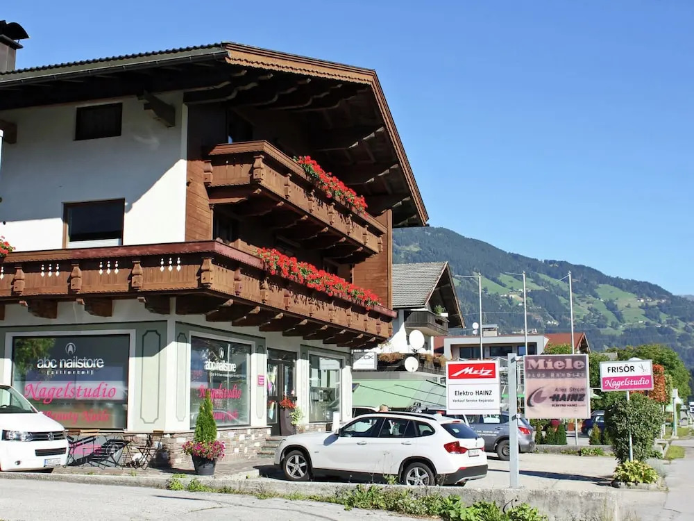 Spacious Apartment In Ramsau Im Zillertal Near Ski Area