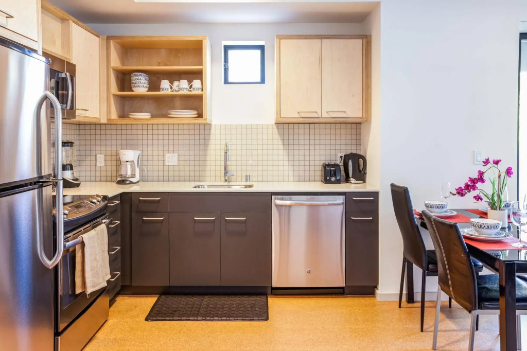 Heaven on Washington Fully Furnished Apartments