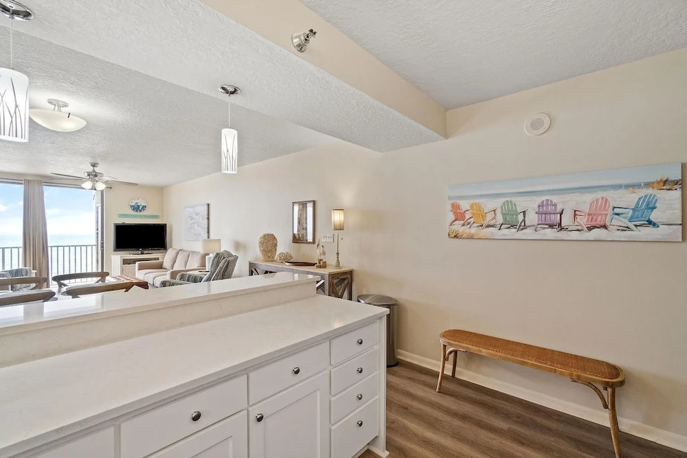 Romar Place 1002