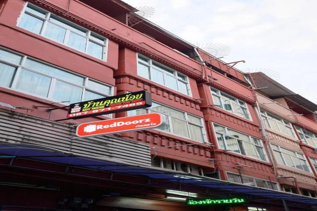RedDoorz Khunnoy Hotel
