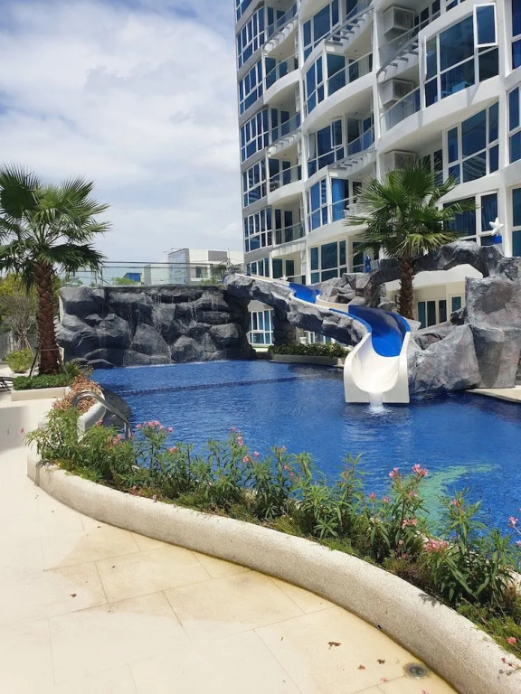 Luxury Business Suits in Grand Avenue by Pattaya City Estates