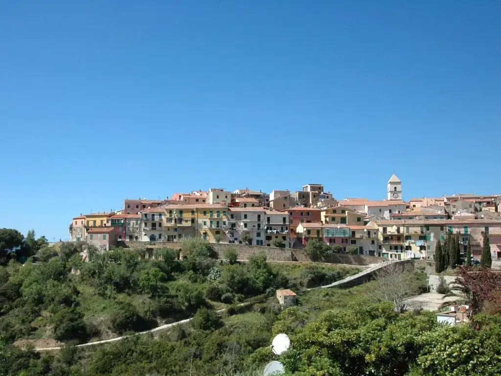 Le Maree Deni