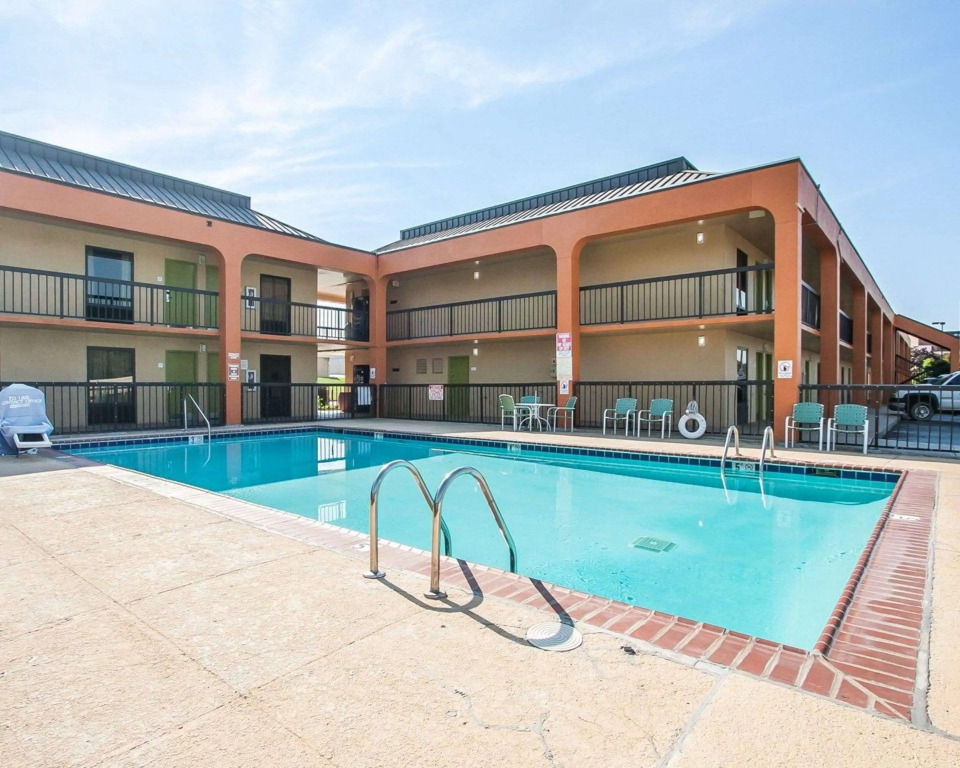 Econo Lodge Inn & Suites Jackson Northwest