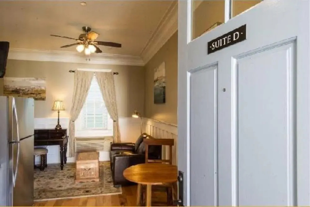 The Palmetto House Inn